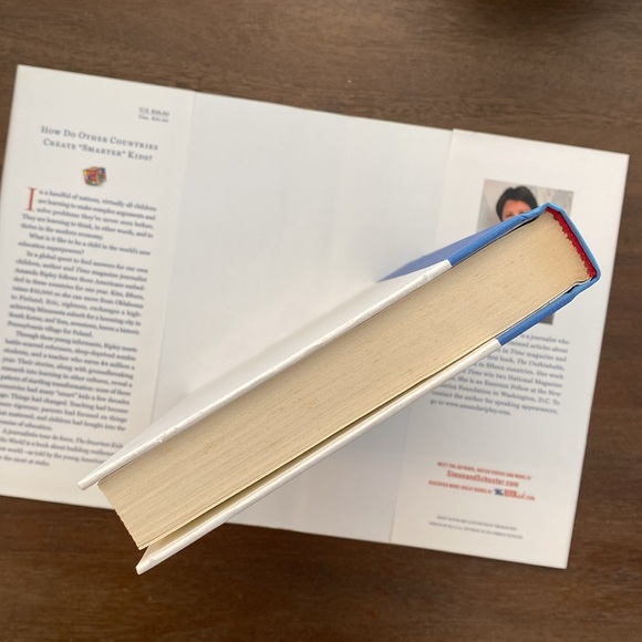 The Smartest Kids in the World: And How They Got That Way by Amanda Ripley - Picture 7 of 8